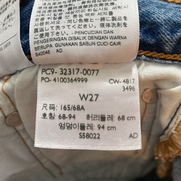 Levi’s Light-Wash Denim Shorts - Picture 4 of 5